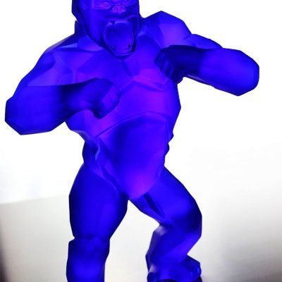 sculpture-gorille-kong-richard-orlinski gorille en cristal bleu de Richard Orlinski