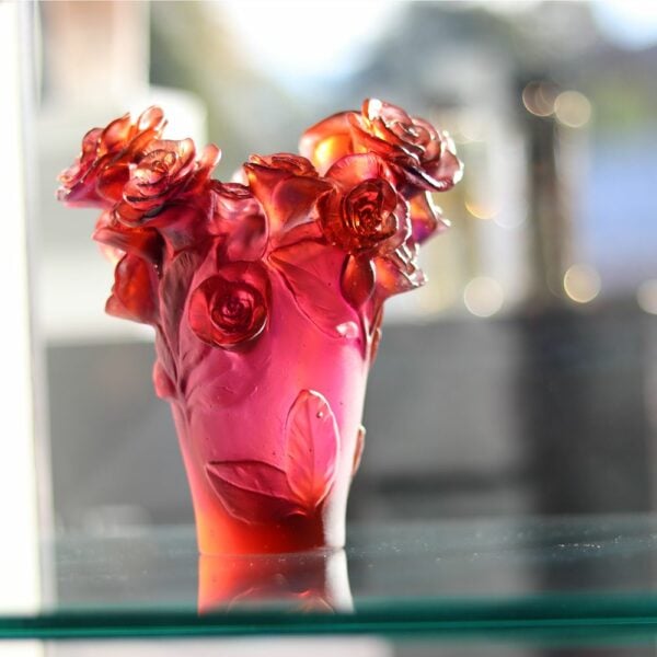 vase en pate de cristal rouge rose Daum France