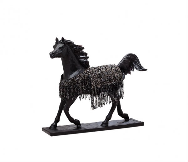 cheval-noir-le-majestueux-daum-lesage-interieurs