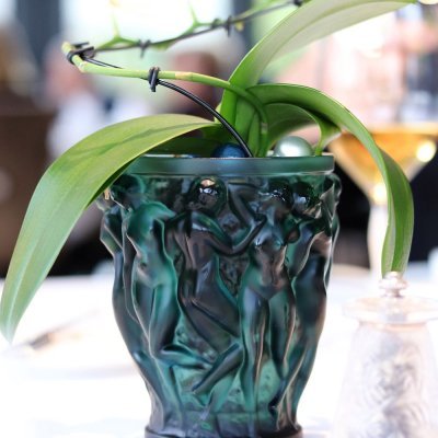 vase-bacchantes-vert-lalique vase bacchantes en cristal vert signe Lalique France