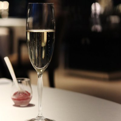 flute-champagne-100-point-Lalique-james-suckling flute-champagne-100-point-Lalique-james-suckling