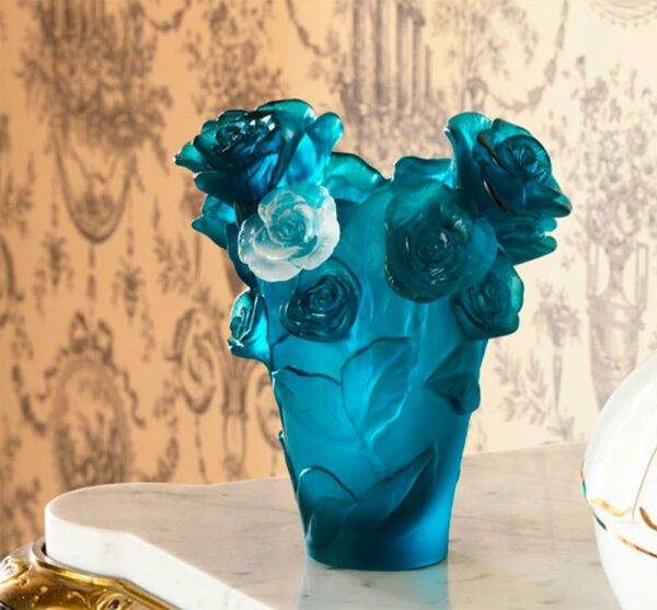 Vase-roses-passion-bleu-Daum