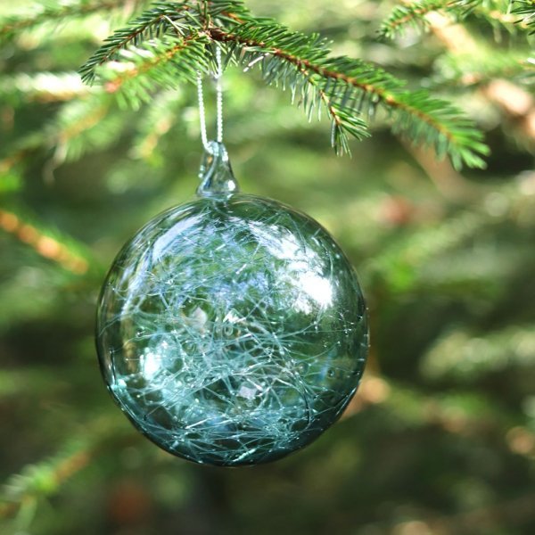 boule-de-noel-en-verre-bleu