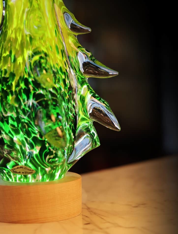 sculpture sapin en cristal sur socle lumineux