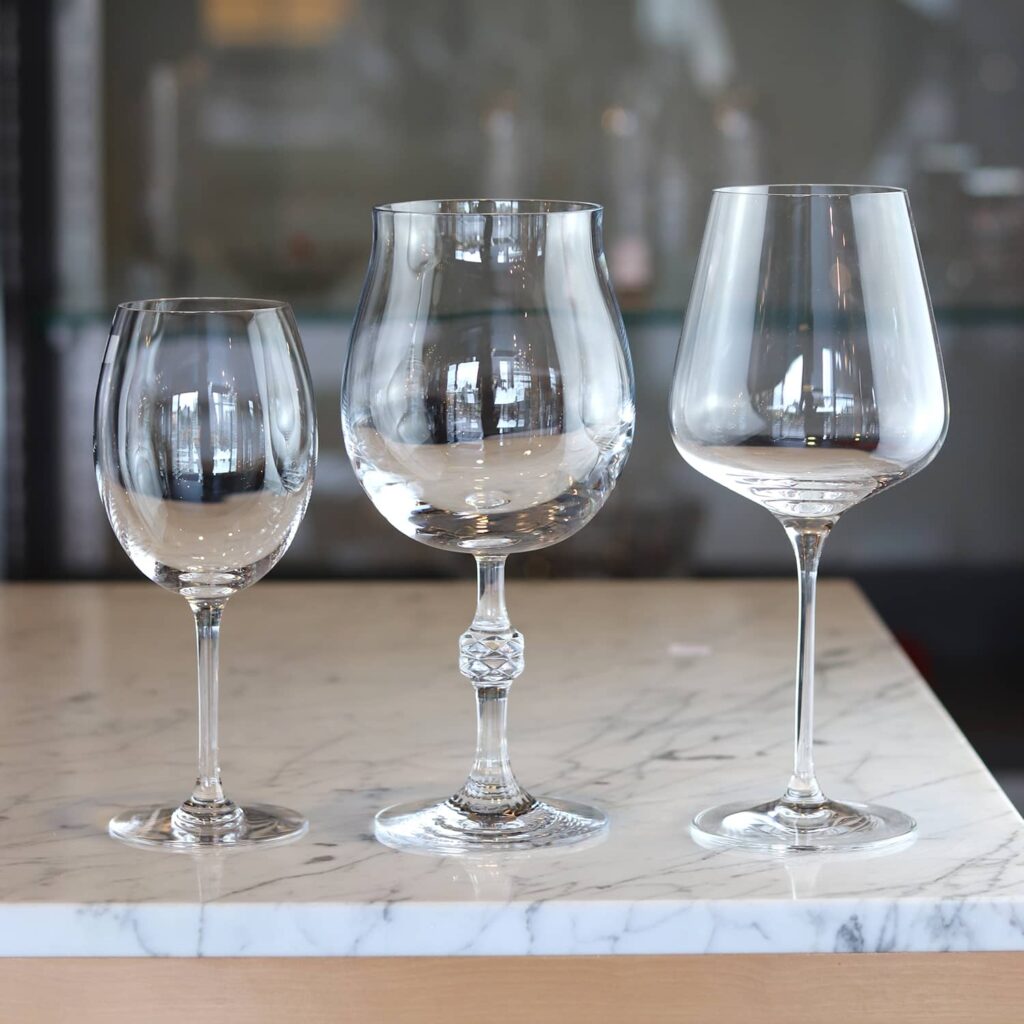 Service de 8 verres à vin en cristal