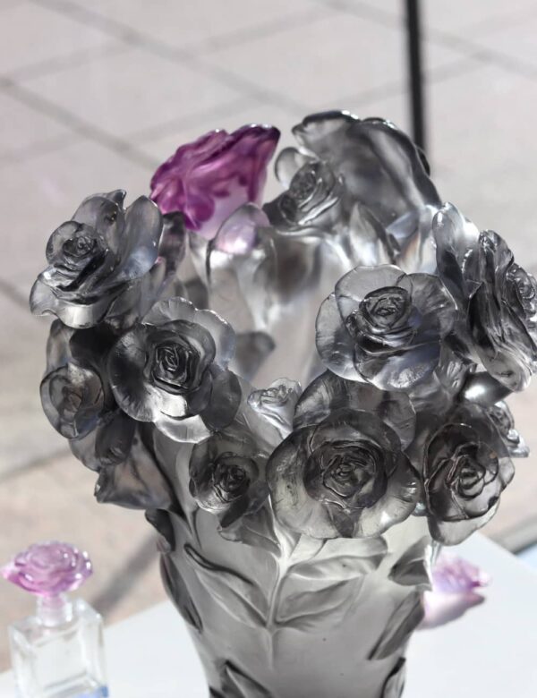 vase-rose-cristal-gris-daum-france