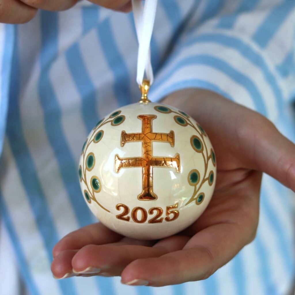boule-de-noel-vessiere-cristaux-2025